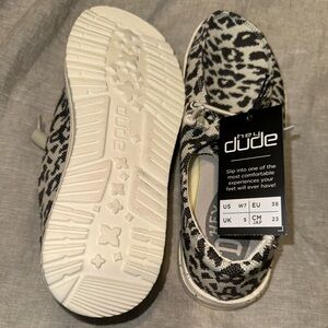 Women’s size 7 Hey Dude - New with Tags!